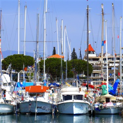 De kleurrijke jachthaven van Antibes: Een paradijs aan de Côte d'Azur
