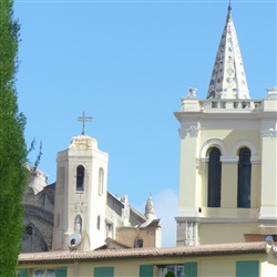 Een gids voor het verkennen van de lokale kerken en kathedralen aan de Côte d'Azur