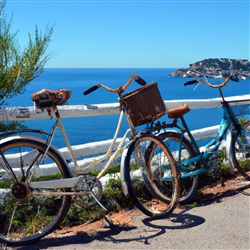 Fietsen langs de kust van de Côte d’Azur: Ontdek de pracht van de Franse Riviera op twee wielen!