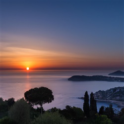 Geniet van adembenemende zonsondergangen aan de Côte d’Azur