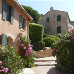 Het Pittoreske Dorpje Ramatuelle: Een Verborgen Parel aan de Côte d'Azur