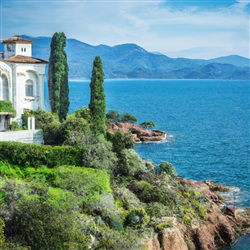 Ontdek de betoverende schoonheid van Domaine de la Punta - de parel van Côte d’Azur!